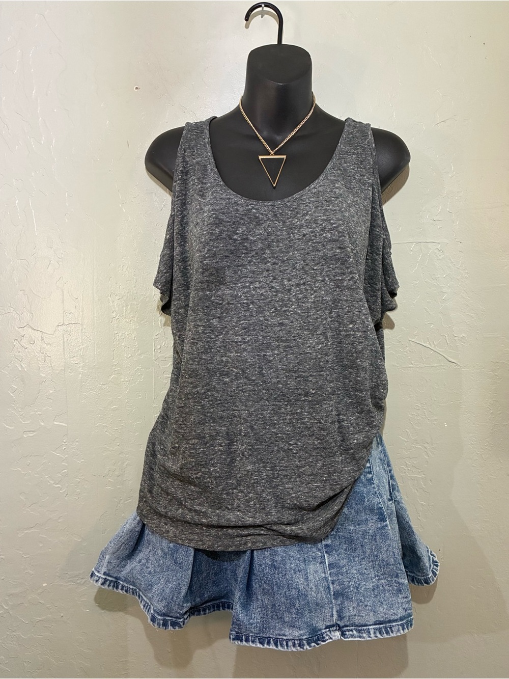 GAP Charcoal Gray Cold-Shoulder Scoop Neck Tank Top linen blend